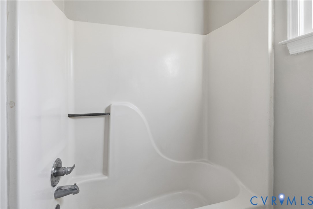 8736 Sunset Knoll Road Richmond, VA 23237 - Photo 22 of 26 a bathroom with a bathtub
