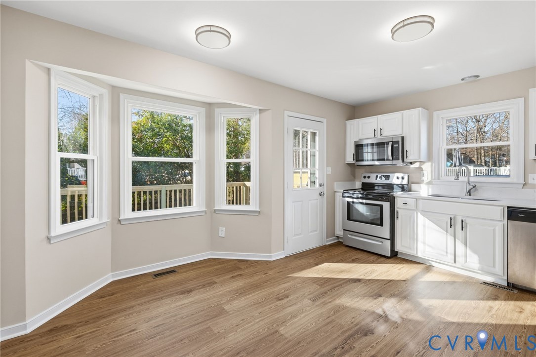 8736 Sunset Knoll Road Richmond, VA 23237 - Photo 6 of 26 a kitchen with granite countertop a refrigerator stove top oven and sink