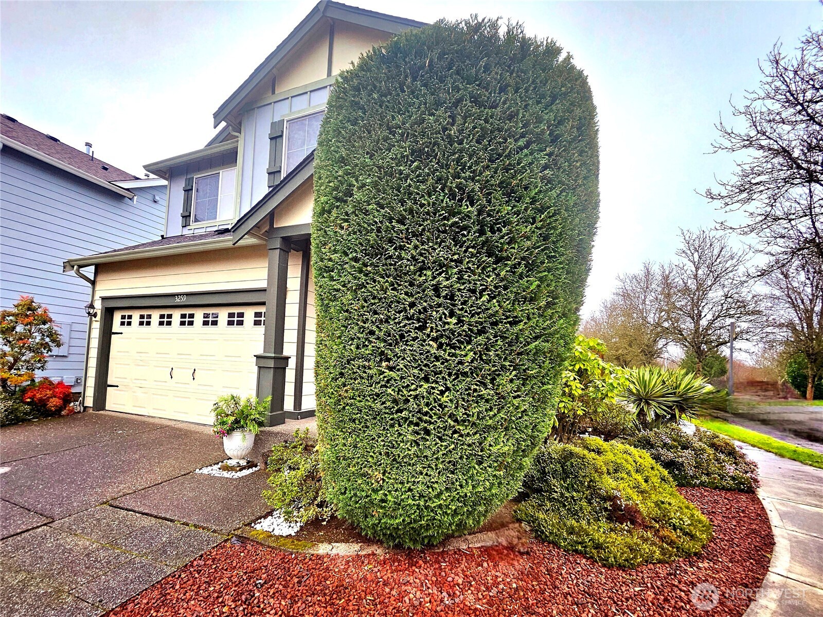 3259 Destination Avenue East Fife, WA 98424 - Photo 32 of 33 a view of a house with a garden