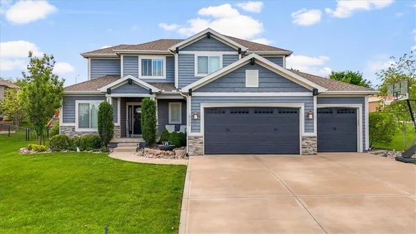 $750,000 | 19104 West 100th Terrace, Lenexa, KS 66220