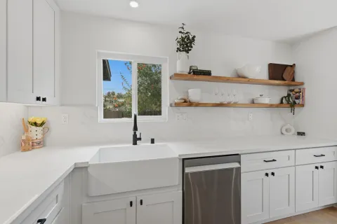 $1,725,000 | 2610 Chestnut Avenue, Carlsbad, CA 92010