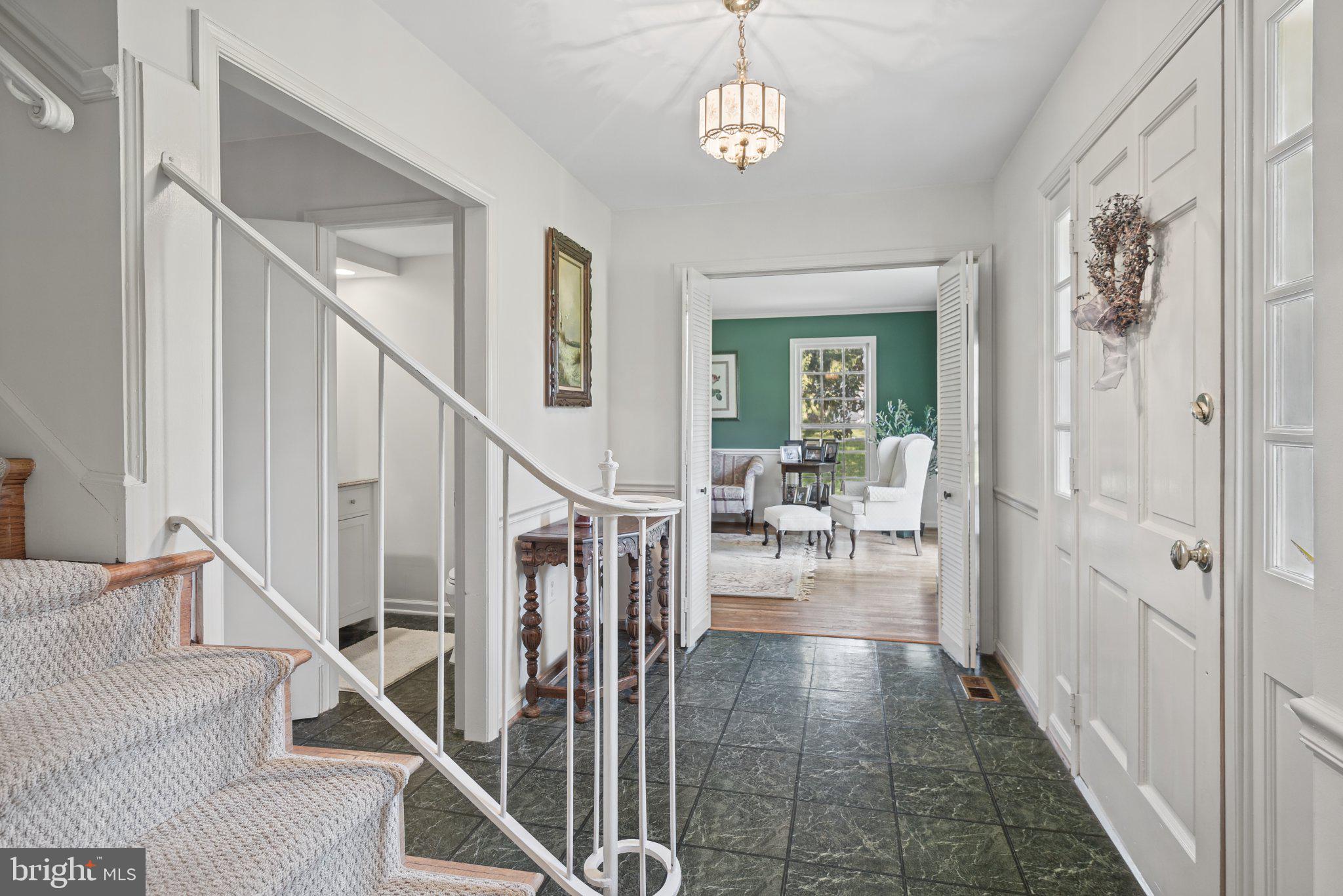 9813 Brookford Road Potomac, MD 20854 - Photo 8 of 48 Gallery Image 8
