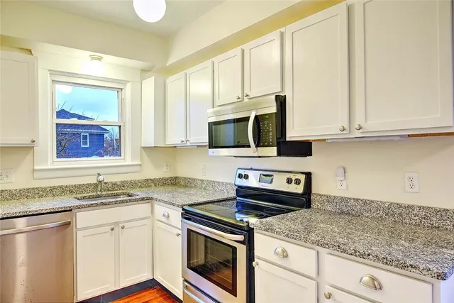 $2,900 | 127 Evergreen Street, Unit 2, Providence, RI 02906