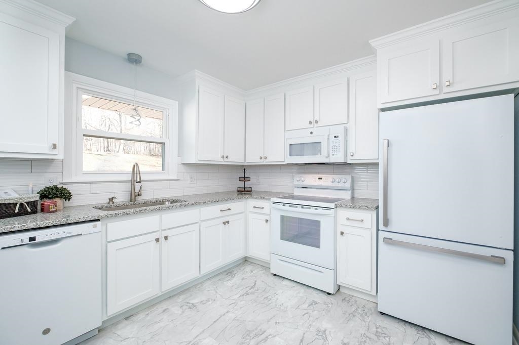 2546 Hermitage Road Waynesboro, VA 22980 - Photo 4 of 16 Gallery Image 4