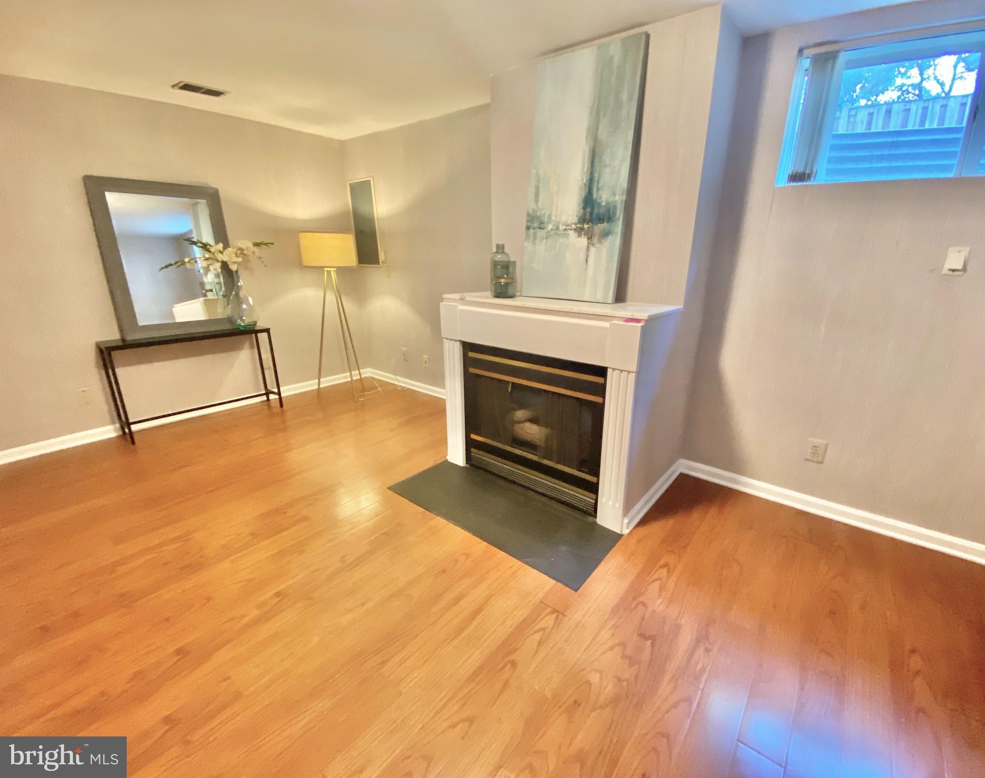 6817 Signature Circle Alexandria, VA 22310 - Photo 21 of 25 a view of a livingroom with wooden floor and a fireplace