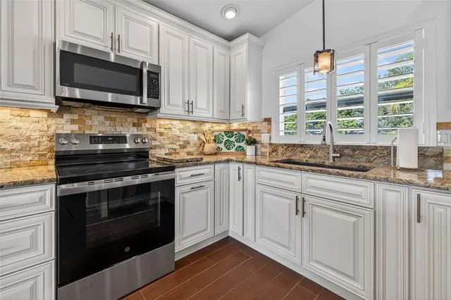 $1,250,000 | 333 La Hacienda Drive, Indian Rocks Beach, FL 33785