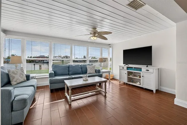 $1,250,000 | 333 La Hacienda Drive, Indian Rocks Beach, FL 33785