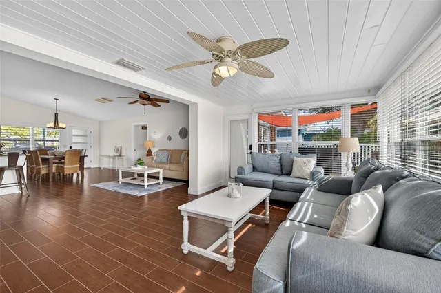 $1,250,000 | 333 La Hacienda Drive, Indian Rocks Beach, FL 33785