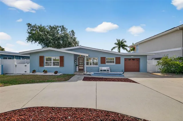 $1,250,000 | 333 La Hacienda Drive, Indian Rocks Beach, FL 33785