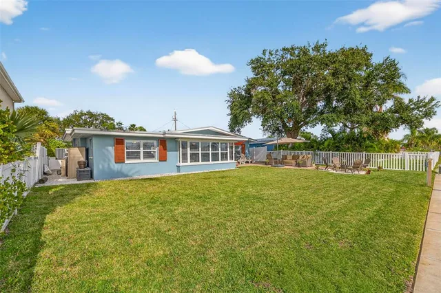 $1,250,000 | 333 La Hacienda Drive, Indian Rocks Beach, FL 33785