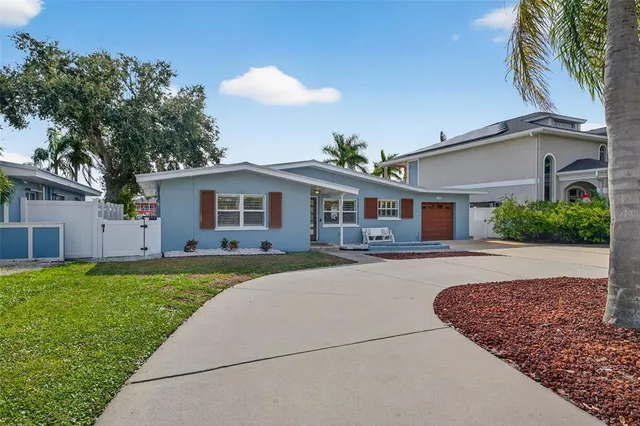 $1,250,000 | 333 La Hacienda Drive, Indian Rocks Beach, FL 33785