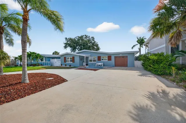 $1,250,000 | 333 La Hacienda Drive, Indian Rocks Beach, FL 33785