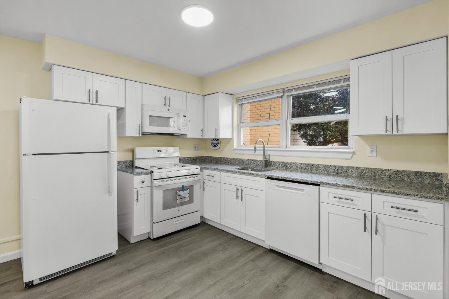 400 Cranbury Road, Unit 4 East Brunswick, NJ 08816 - Photo 3 of 19