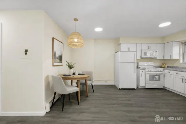 $2,000 | 400 Cranbury Road, Unit 4, East Brunswick, NJ 08816