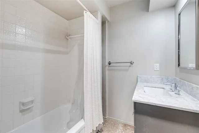 $2,995 | 4411 Gilbert Avenue, Unit 2, Dallas, TX 75219