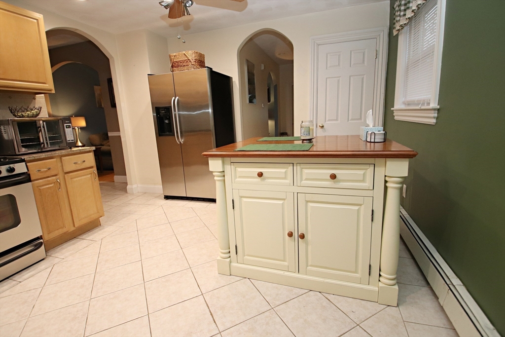 4 Foss Avenue Saugus, MA 01906 - Photo 8 of 40