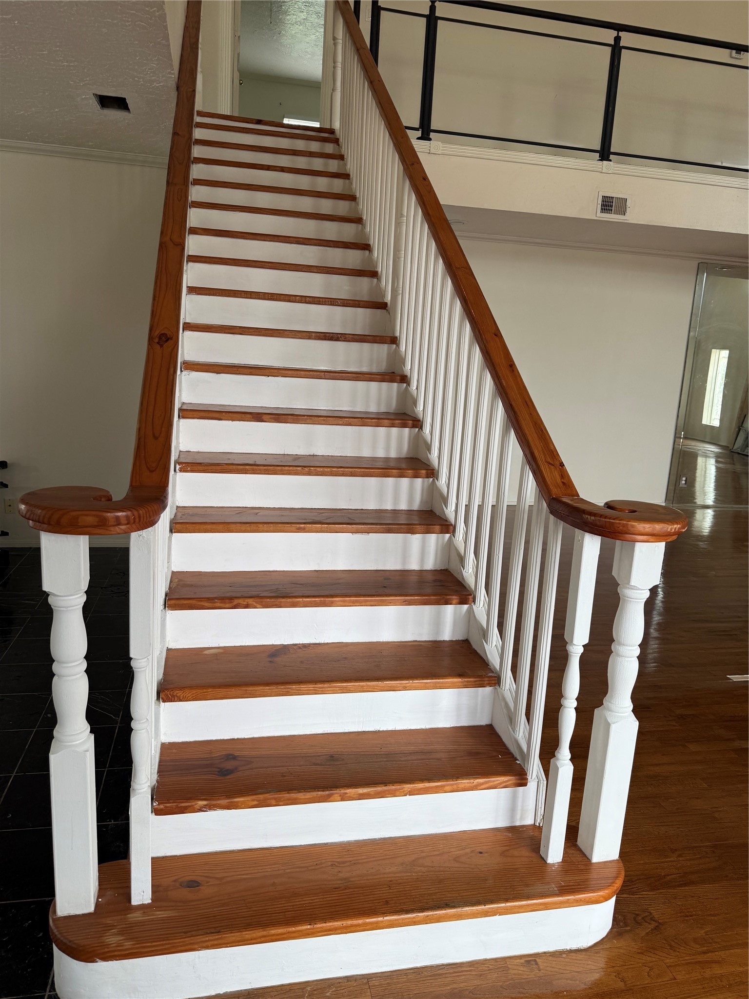 8528 Beechnut Street Houston, TX 77036 - Photo 9 of 11 STAIRWAY