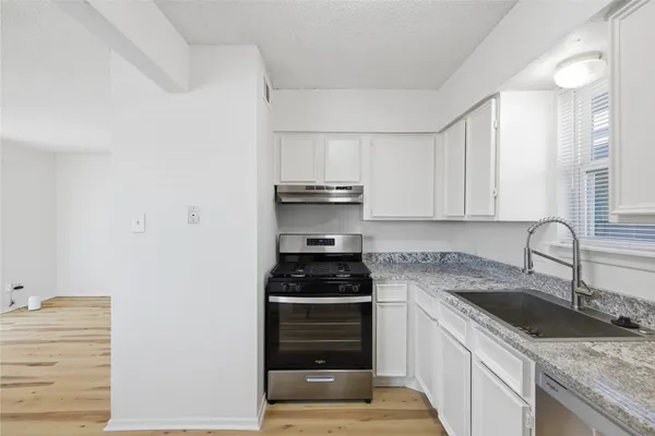 $950 | 2705 Windswept Cove, Unit 201, Austin, TX 78745