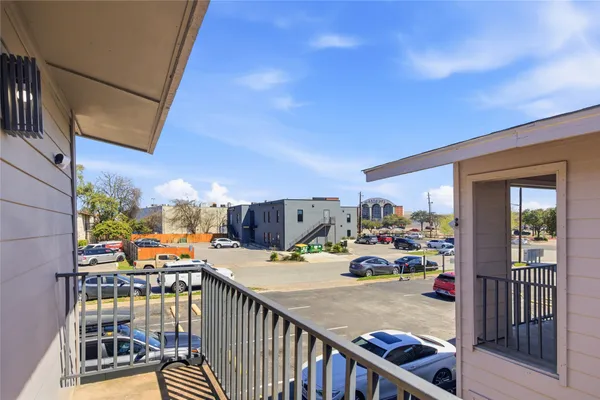 $950 | 2705 Windswept Cove, Unit 201, Austin, TX 78745