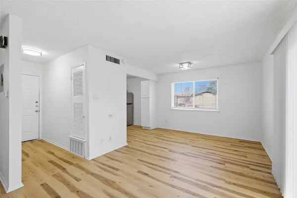 $950 | 2705 Windswept Cove, Unit 201, Austin, TX 78745