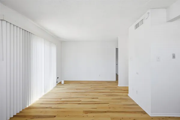 $950 | 2705 Windswept Cove, Unit 201, Austin, TX 78745