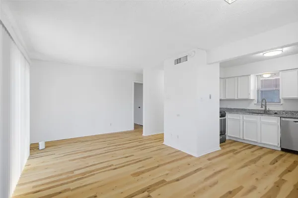 $950 | 2705 Windswept Cove, Unit 201, Austin, TX 78745