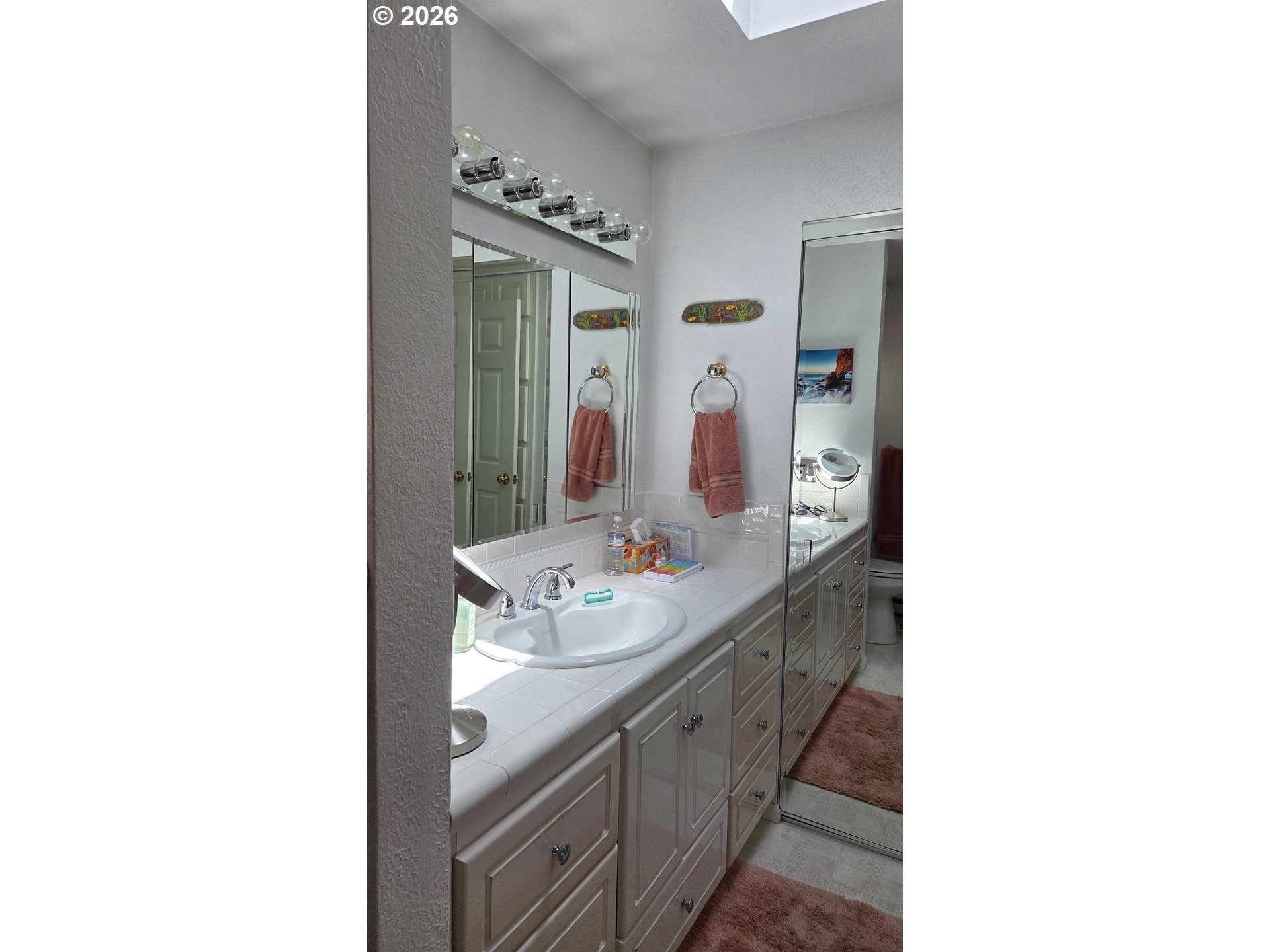 94293 June Street Gold Beach, OR 97444 - Photo 19 of 31 Owner's Suite Bathroom
