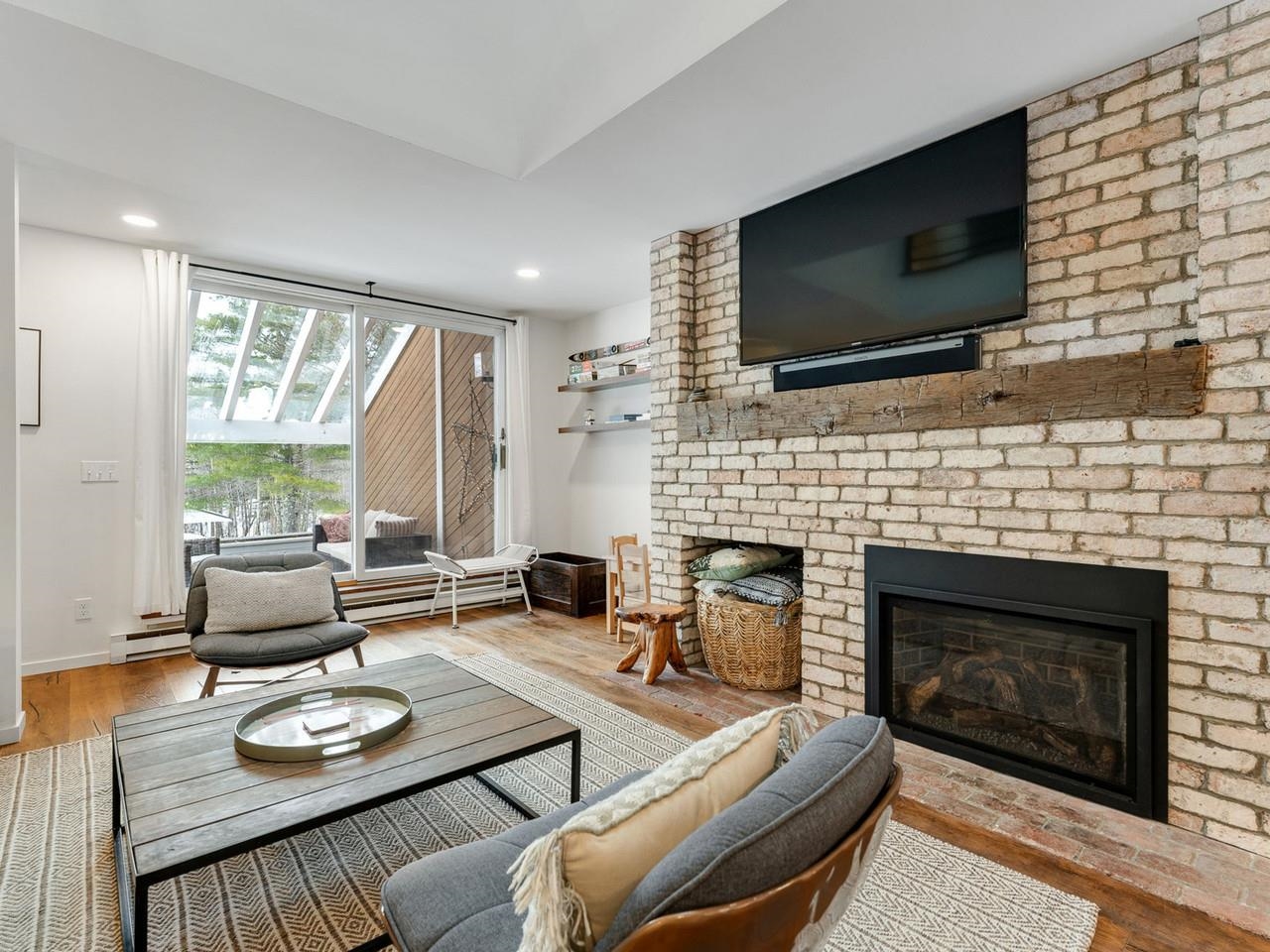 167 Club Sugarbush North Road, Unit 6 Warren, VT 05674 - Photo 4 of 38