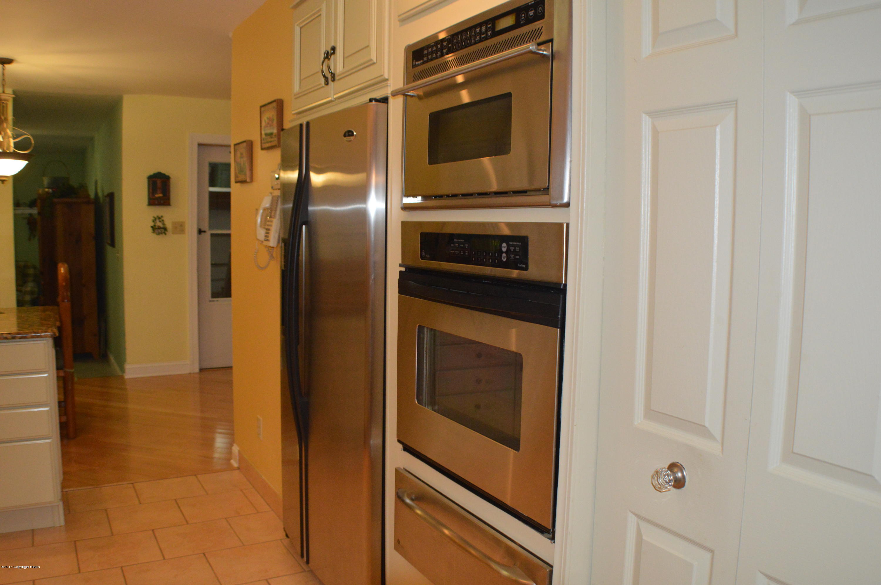 2105 Laurel Ridge Road East Stroudsburg, PA 18302 - Photo 14 of 82 Ref and wall ovens