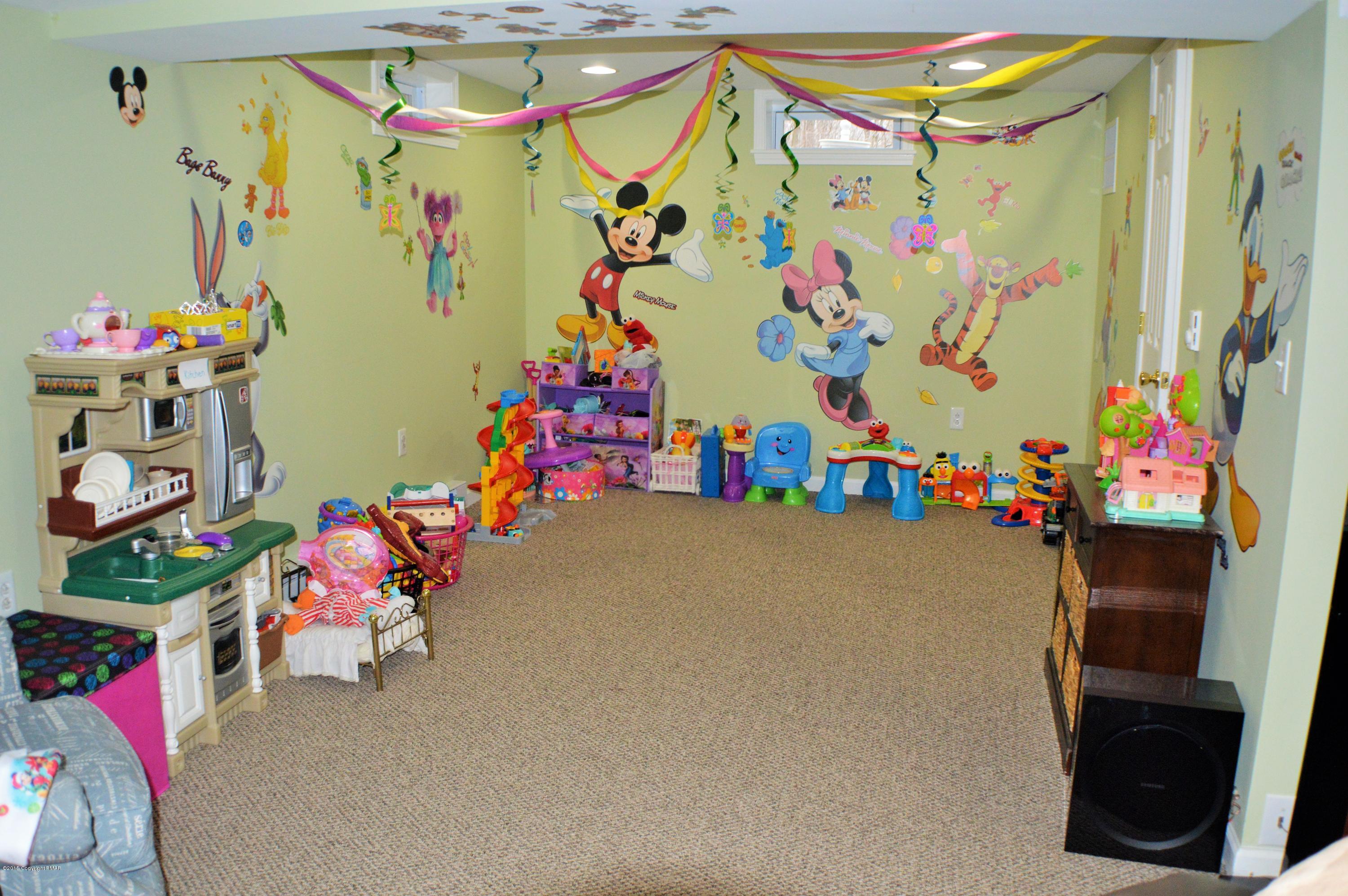 2105 Laurel Ridge Road East Stroudsburg, PA 18302 - Photo 60 of 82 view of a room with toys and a table