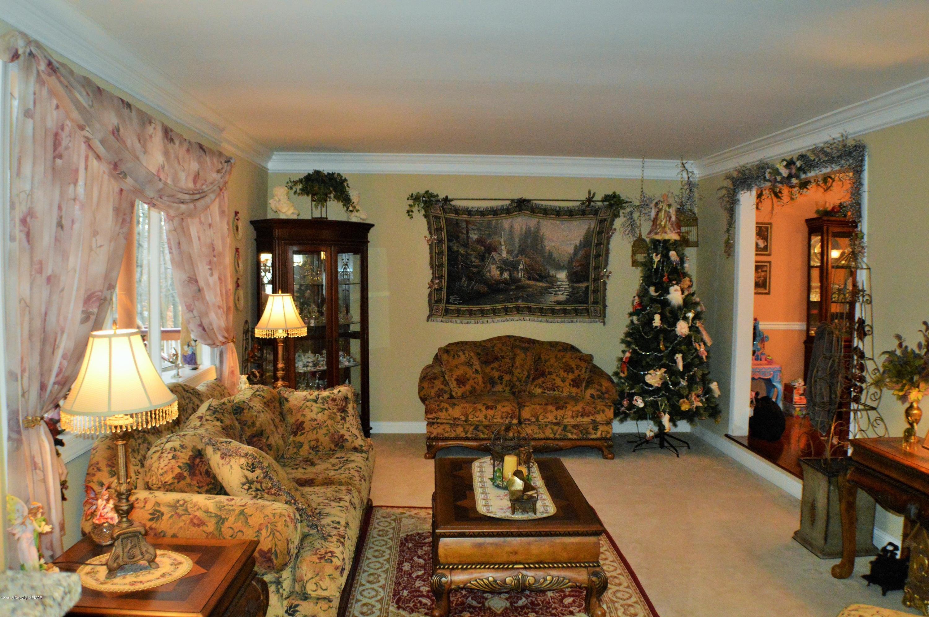 2105 Laurel Ridge Road East Stroudsburg, PA 18302 - Photo 6 of 82 Living Room