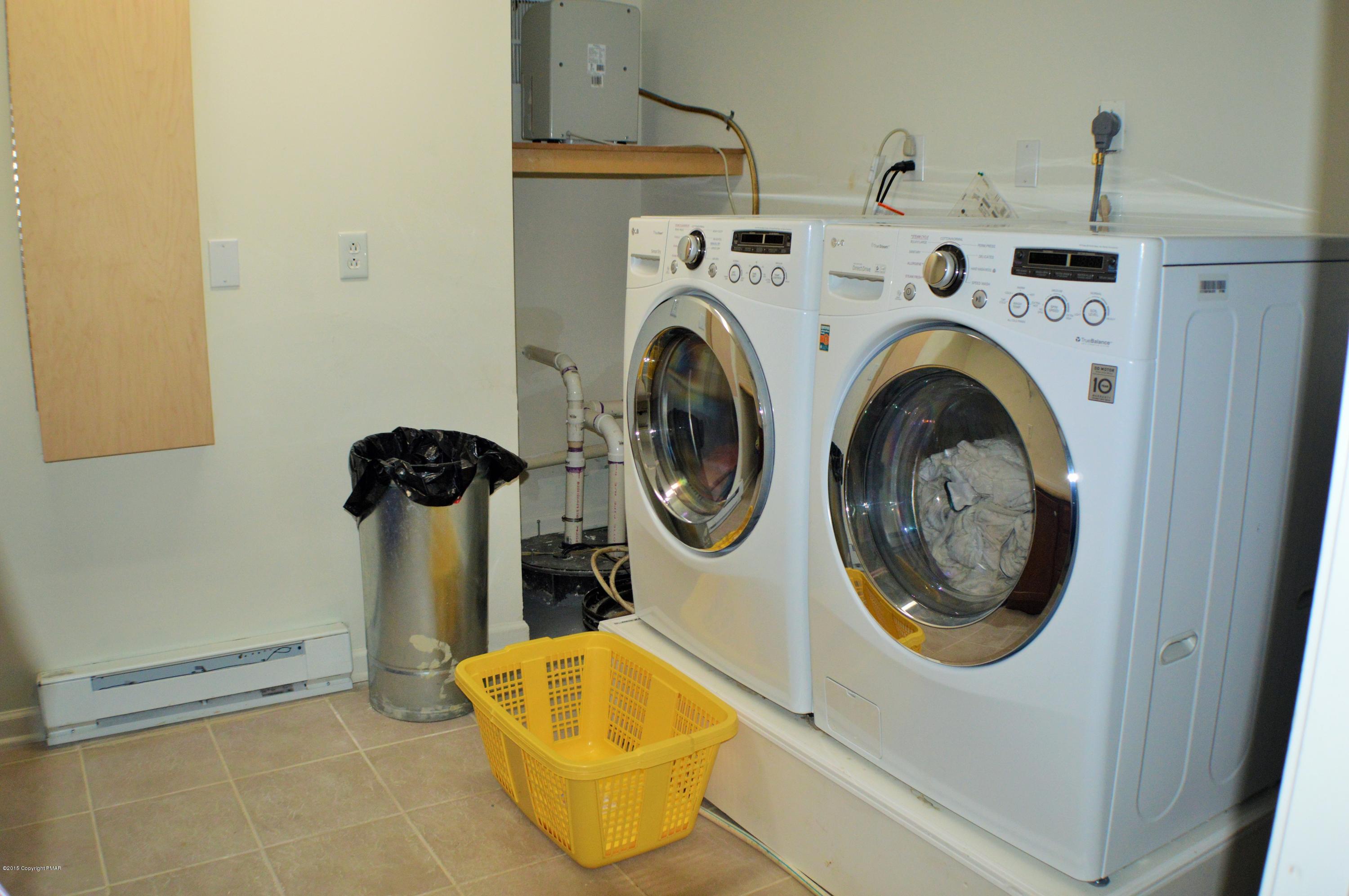 2105 Laurel Ridge Road East Stroudsburg, PA 18302 - Photo 63 of 82 a utility room with dryer and washer