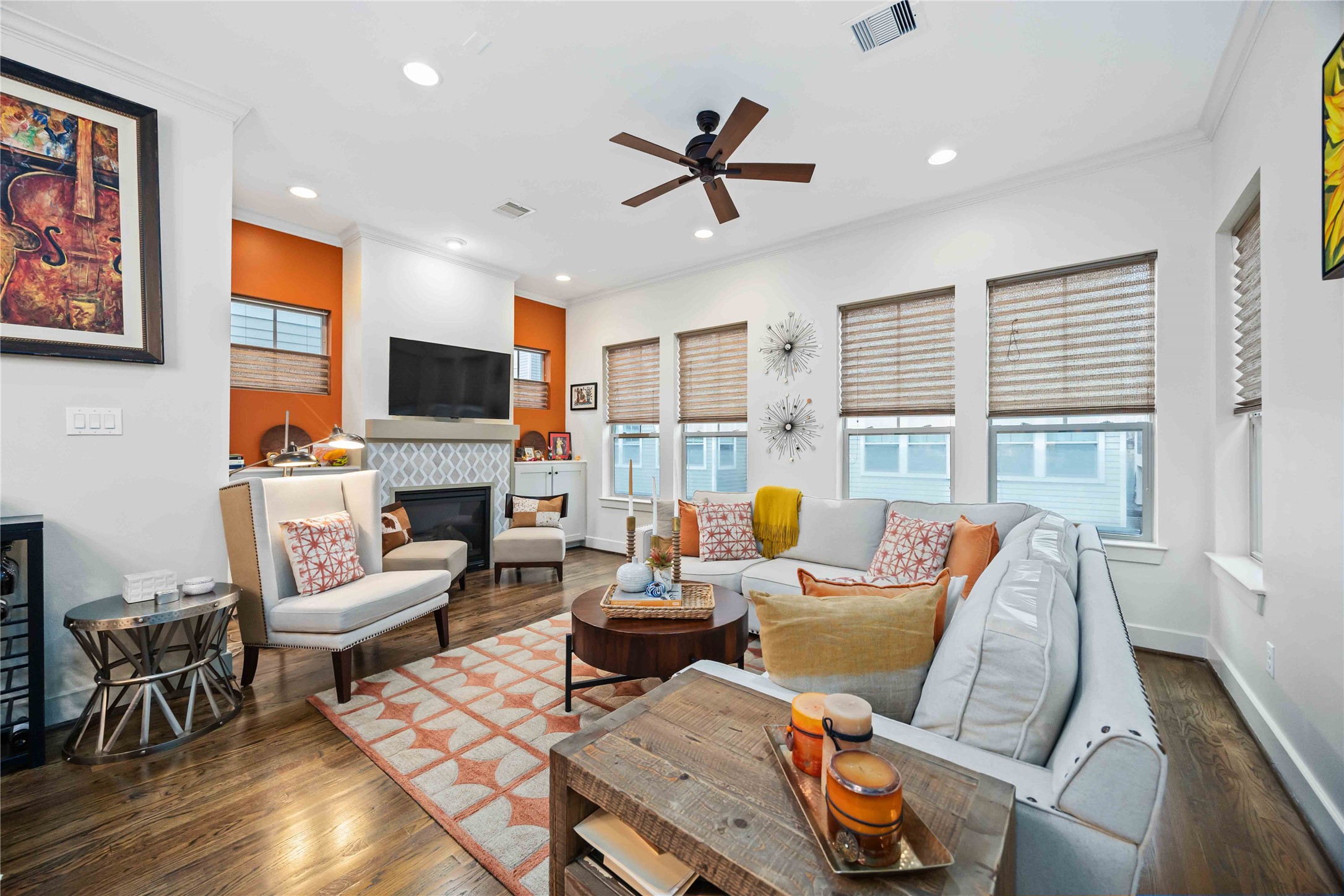 2435 Charleston Street, Unit C Houston, TX 77021 - Photo 14 of 44 Living - Second Floor