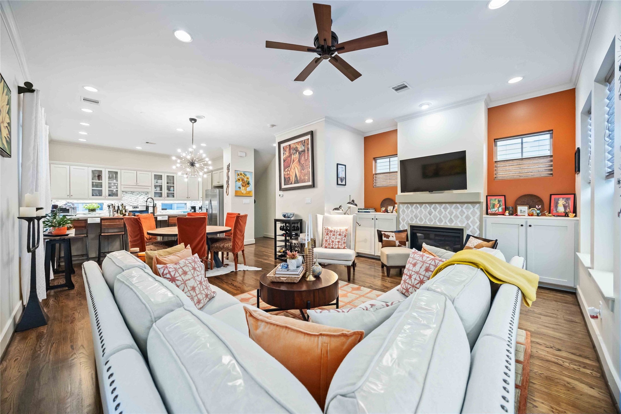 2435 Charleston Street, Unit C Houston, TX 77021 - Photo 15 of 44 Living - Second Floor