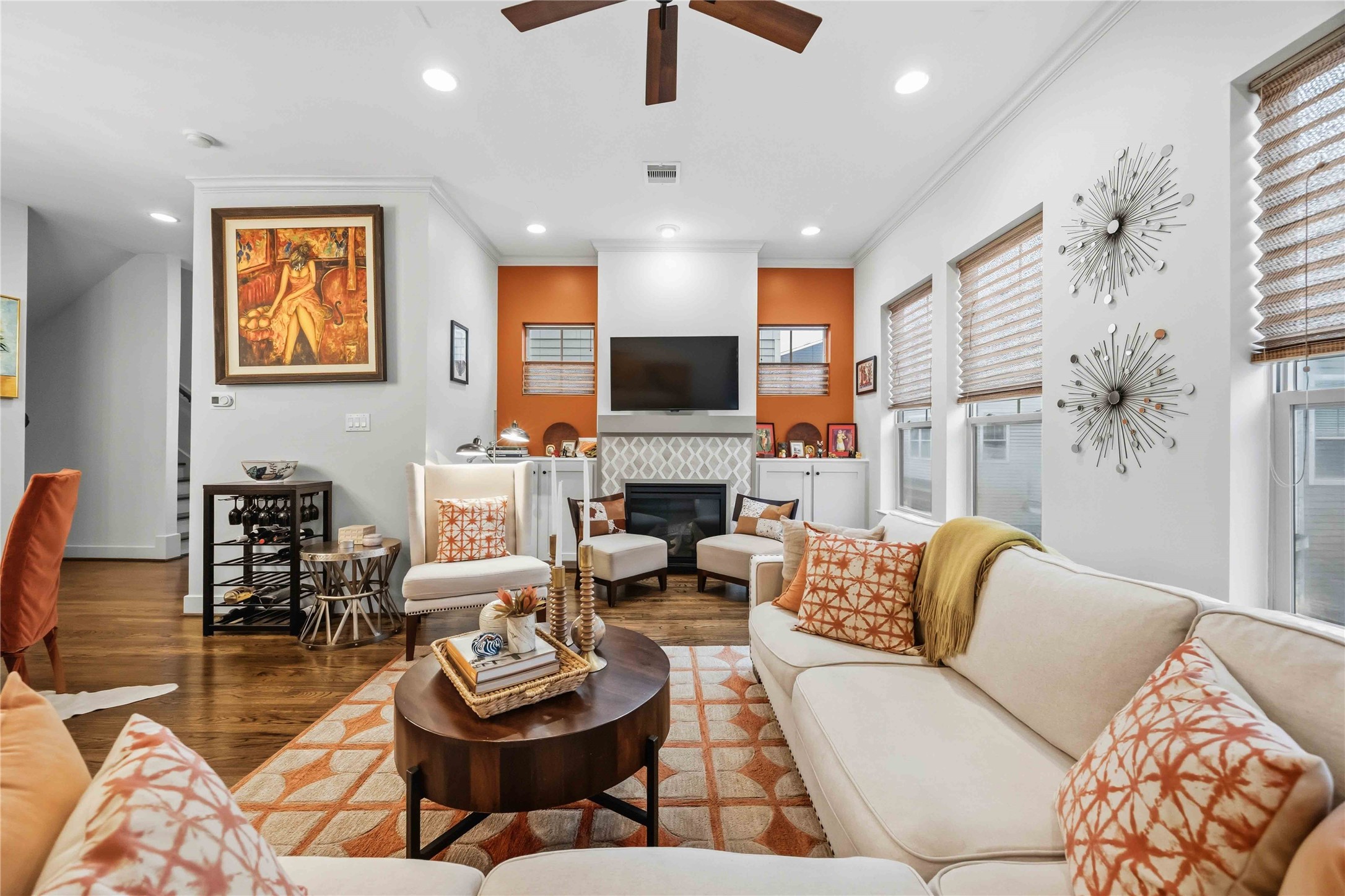 2435 Charleston Street, Unit C Houston, TX 77021 - Photo 16 of 44 Living - Second Floor