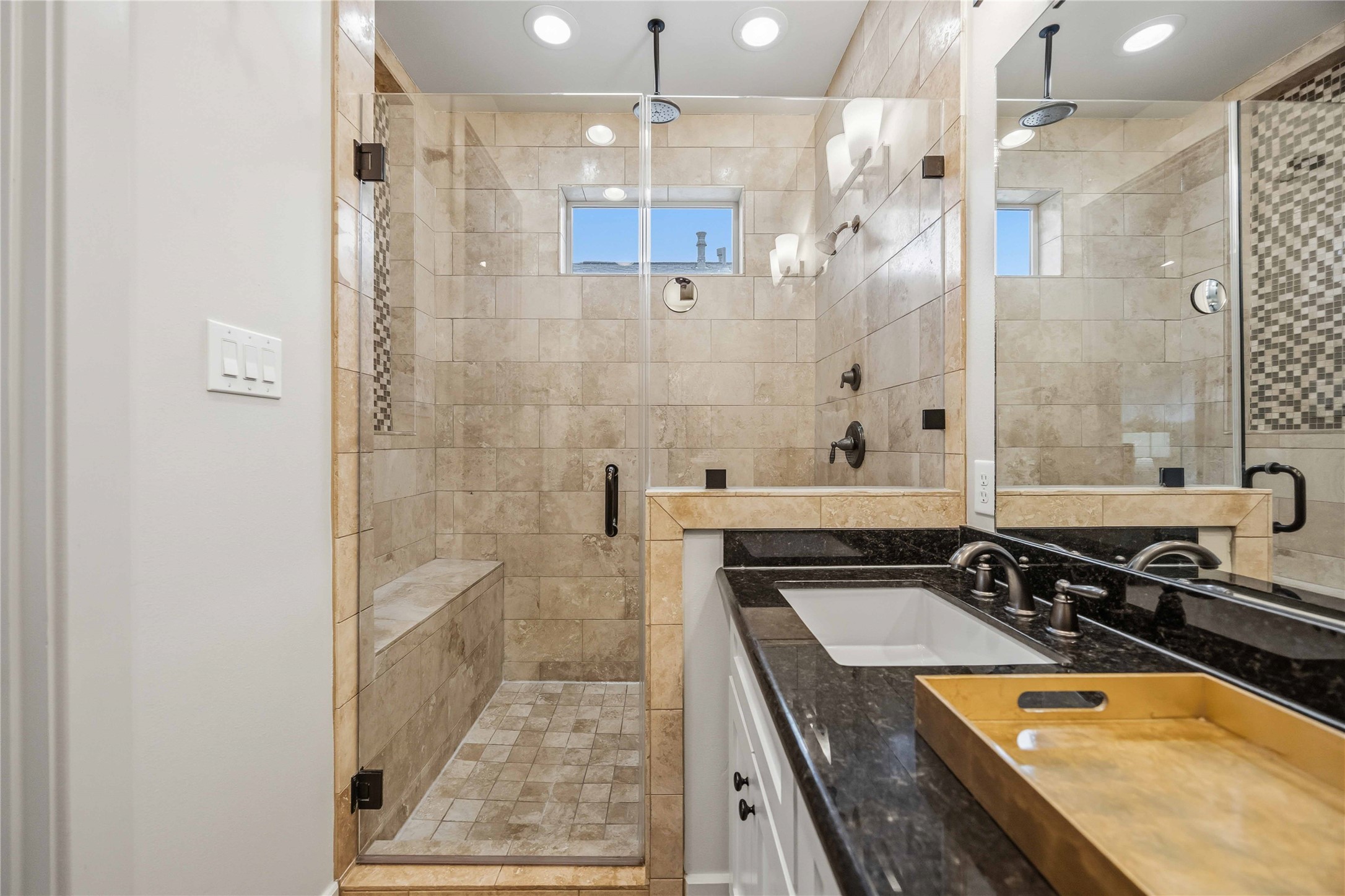 2435 Charleston Street, Unit C Houston, TX 77021 - Photo 23 of 44 Primary Ensuite Bath