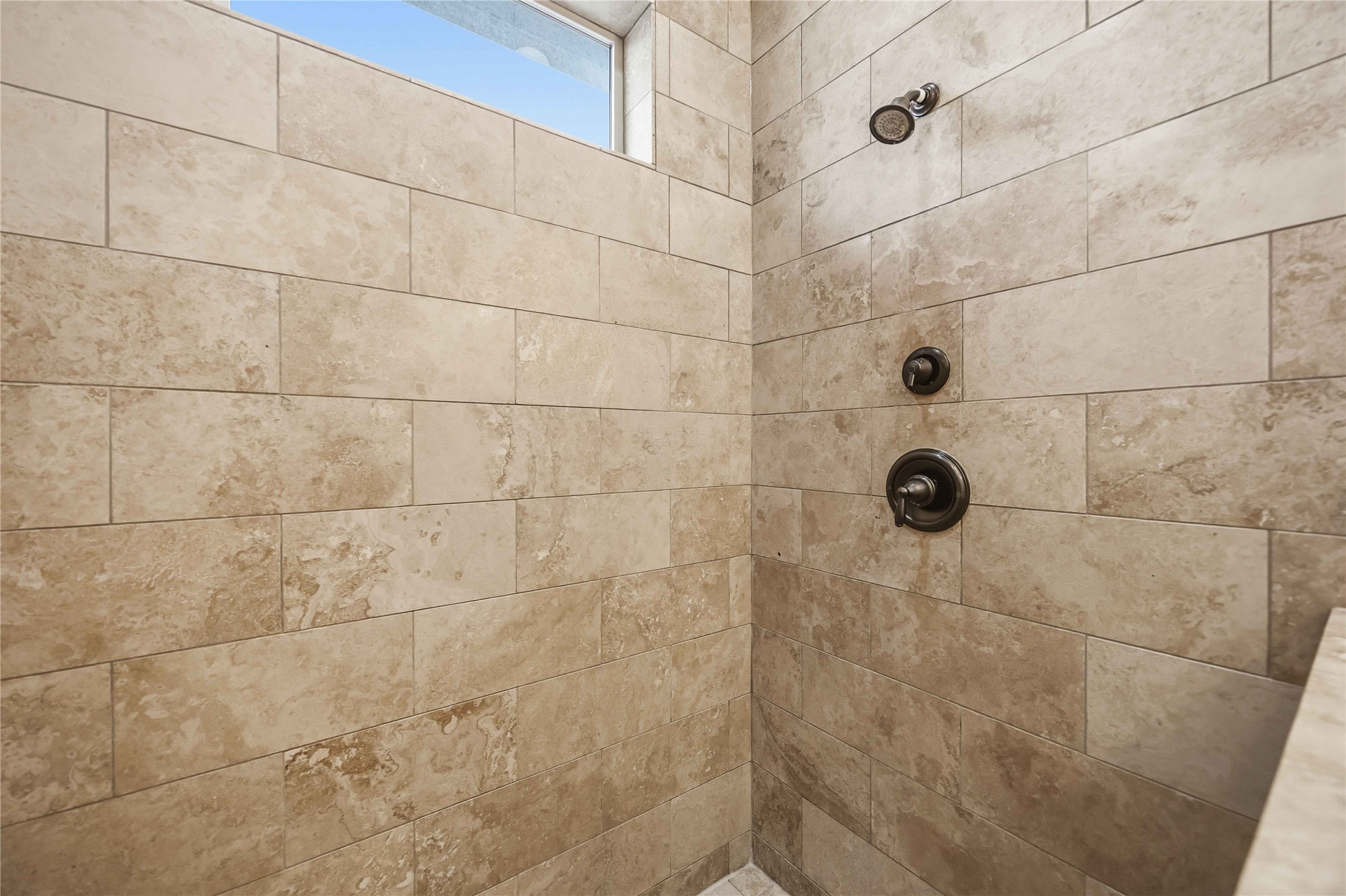 2435 Charleston Street, Unit C Houston, TX 77021 - Photo 25 of 44 Primary Ensuite Bath