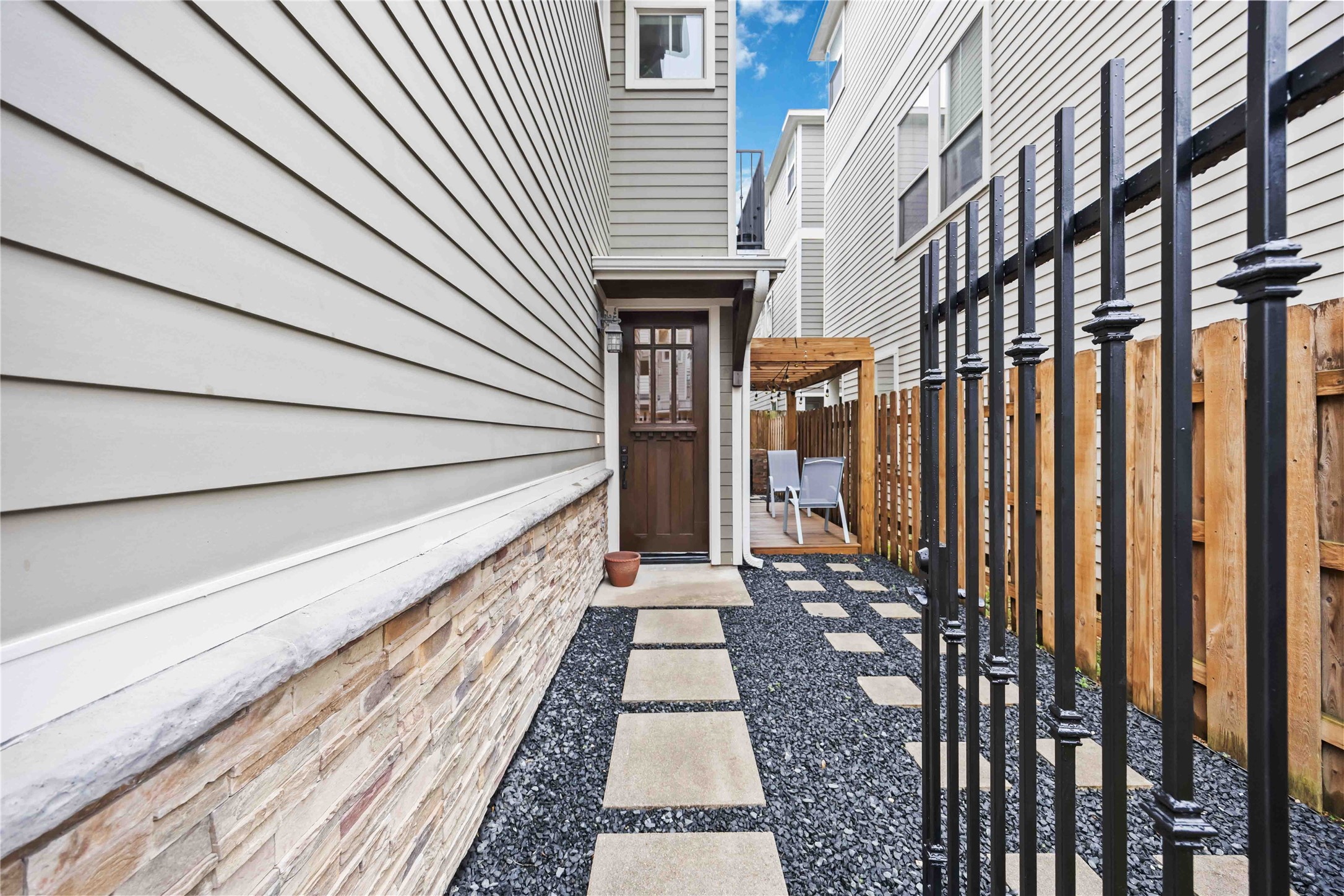 2435 Charleston Street, Unit C Houston, TX 77021 - Photo 3 of 44 Exterior Entry