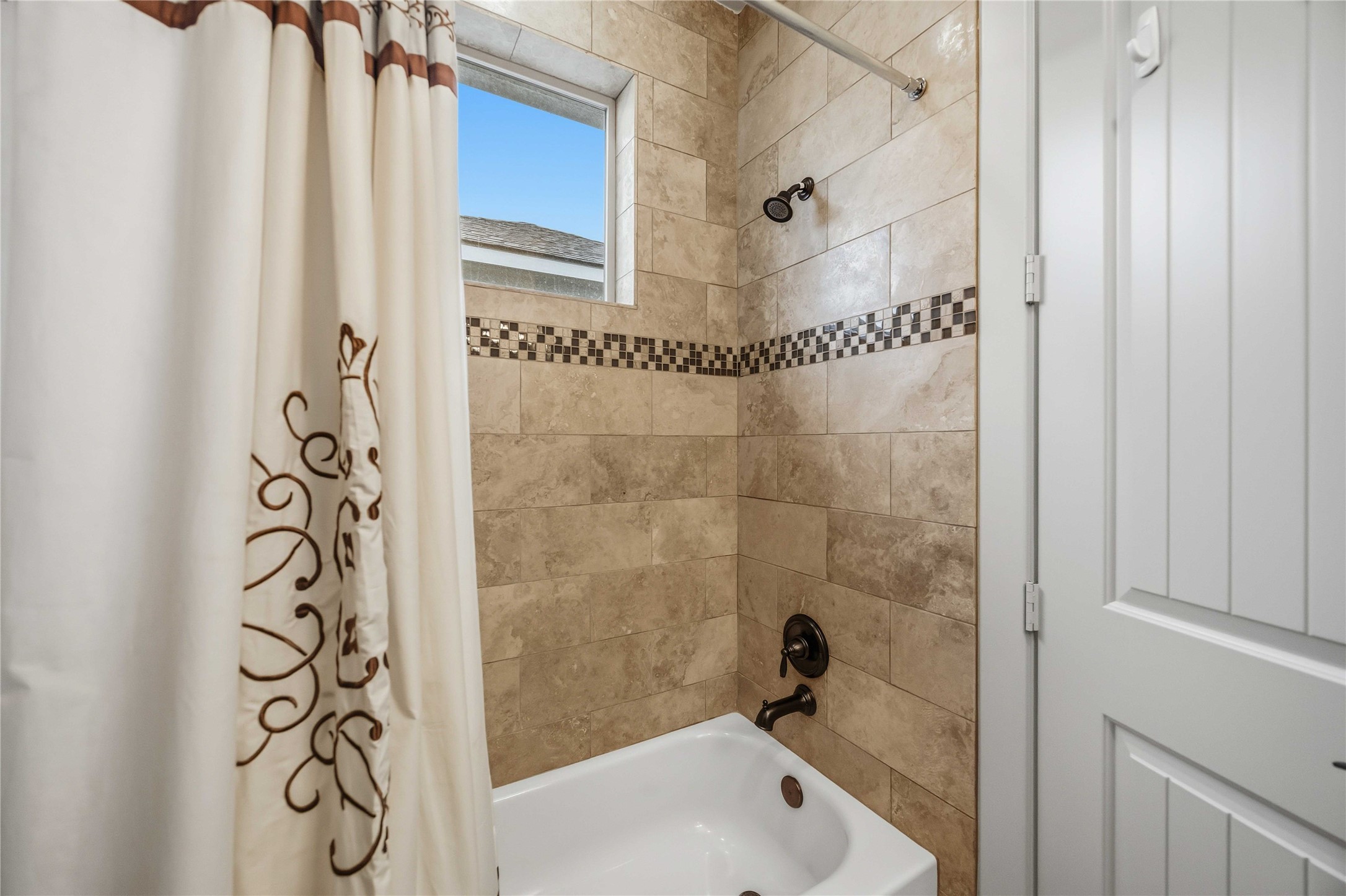 2435 Charleston Street, Unit C Houston, TX 77021 - Photo 31 of 44 Third Floor Ensuite Bath