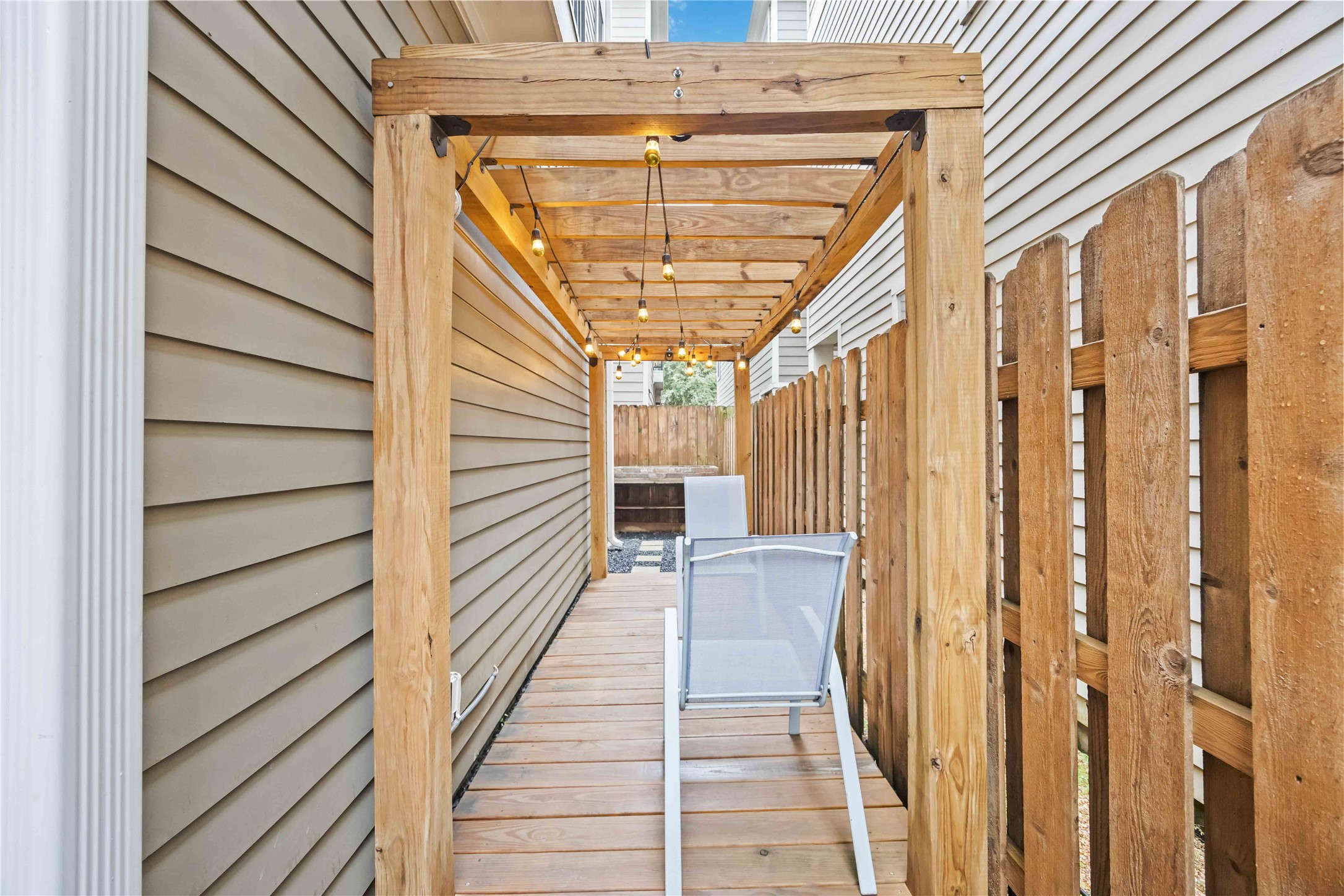 2435 Charleston Street, Unit C Houston, TX 77021 - Photo 38 of 44 Exterior Side