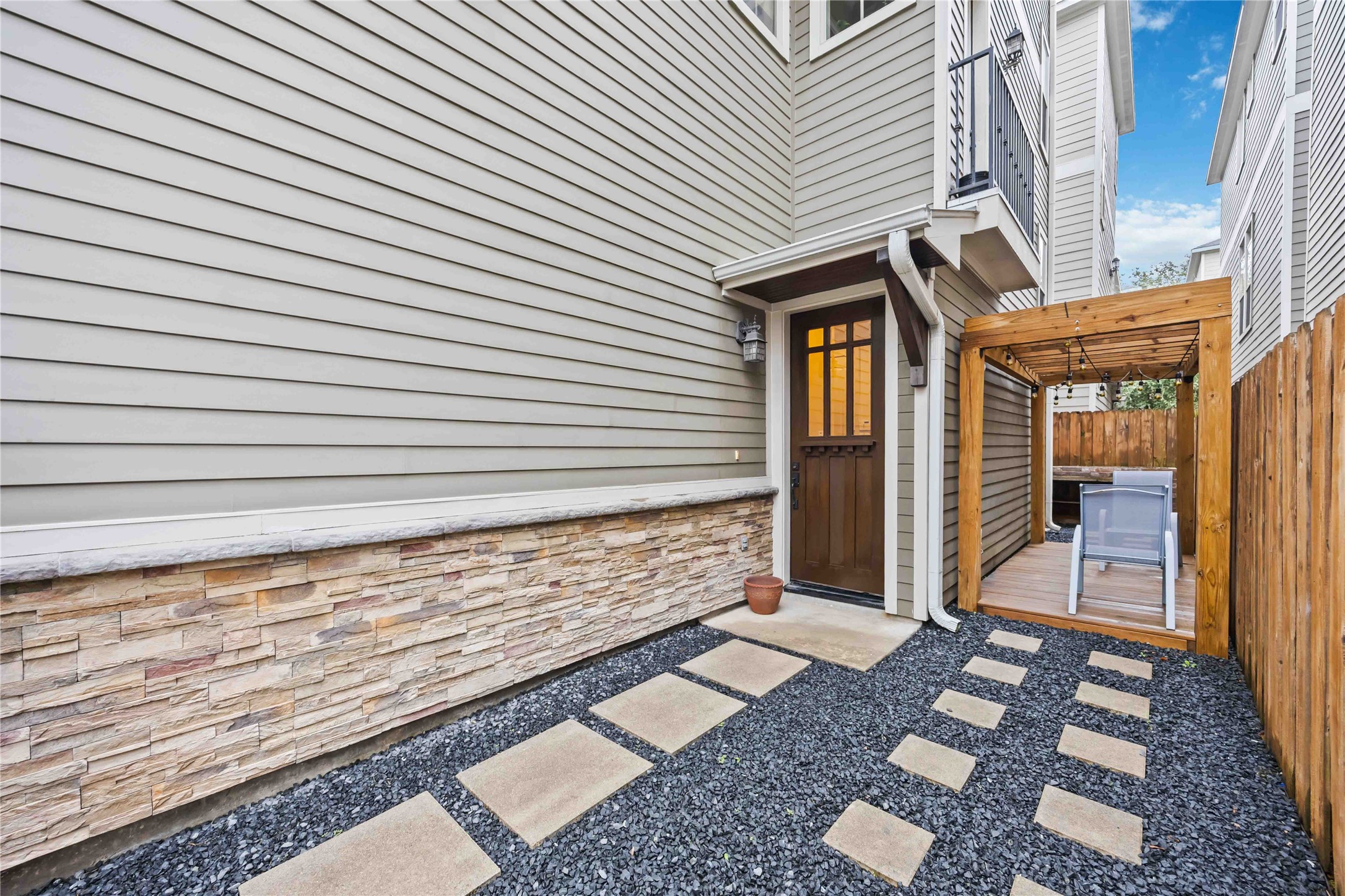 2435 Charleston Street, Unit C Houston, TX 77021 - Photo 4 of 44 Exterior Entry/Yard