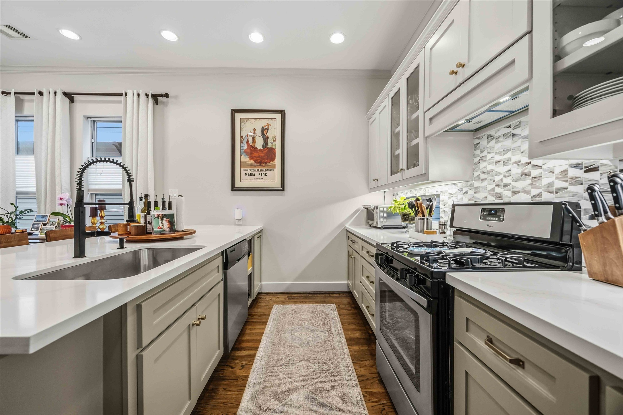 2435 Charleston Street, Unit C Houston, TX 77021 - Photo 8 of 44 Kitchen - Second Floor