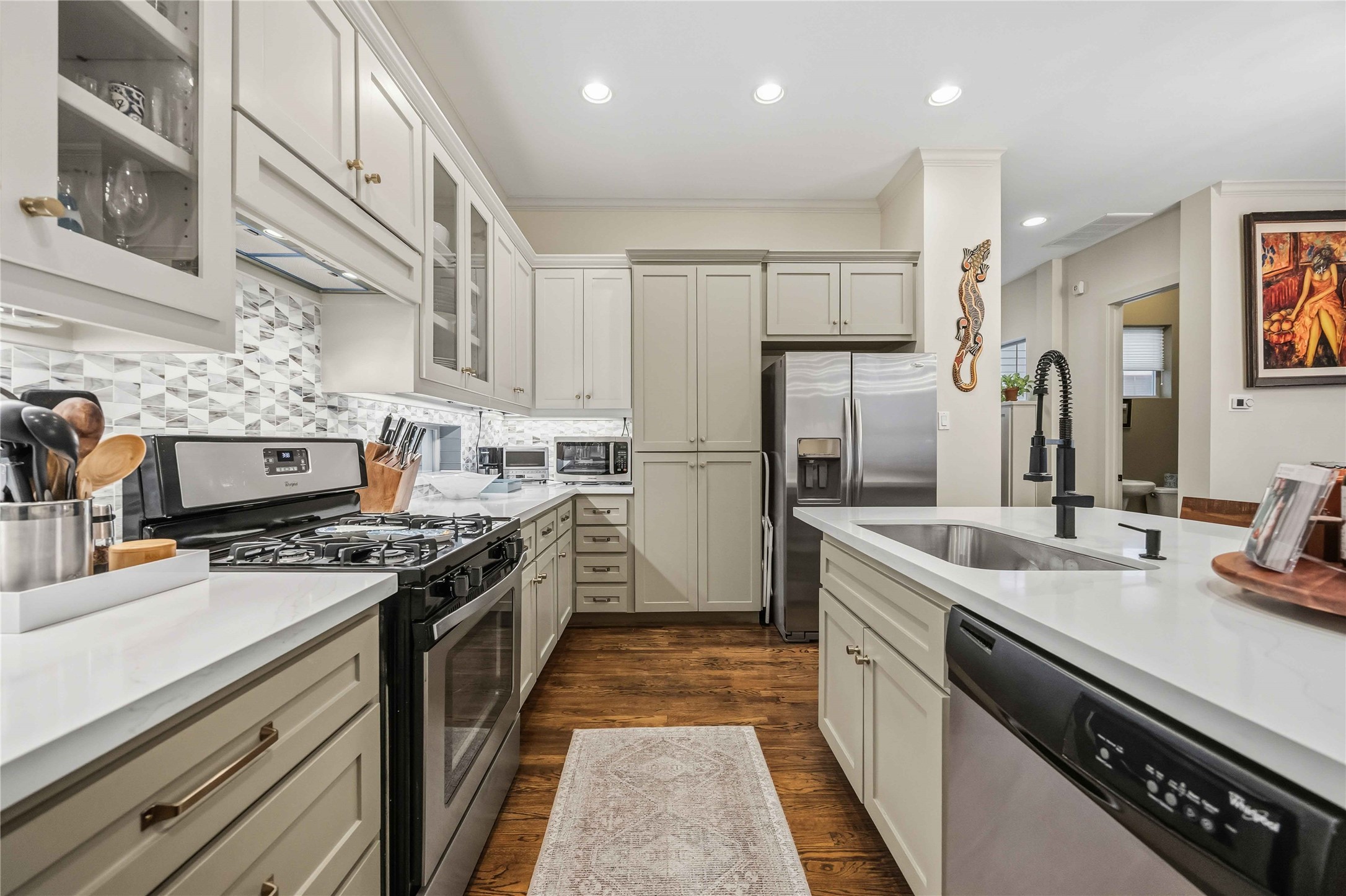2435 Charleston Street, Unit C Houston, TX 77021 - Photo 9 of 44 Kitchen - Second Floor