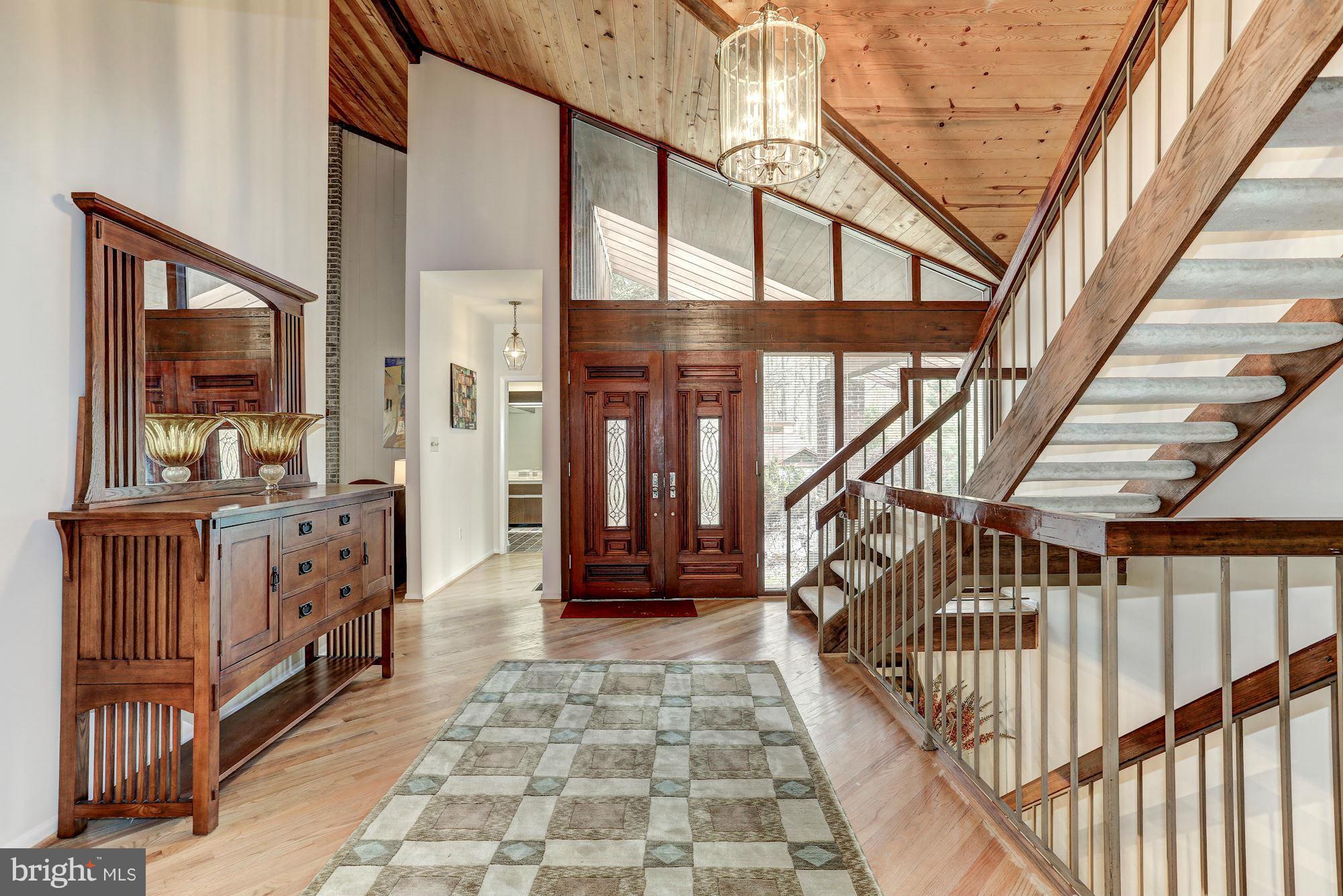7315 Hooking Road McLean, VA 22101 - Photo 3 of 30 Foyer