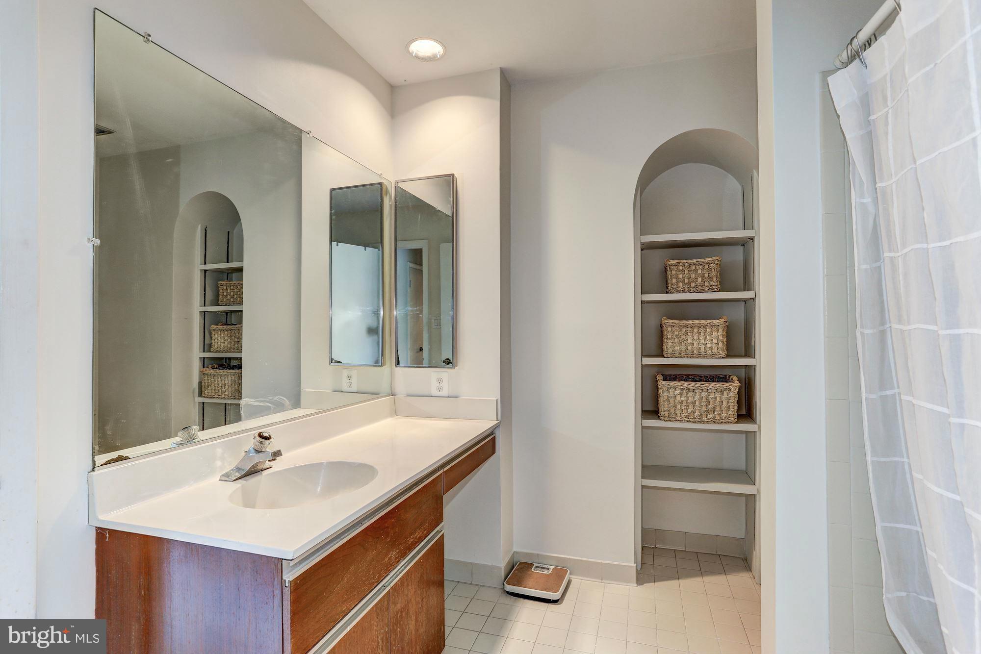 7315 Hooking Road McLean, VA 22101 - Photo 22 of 30 Bath