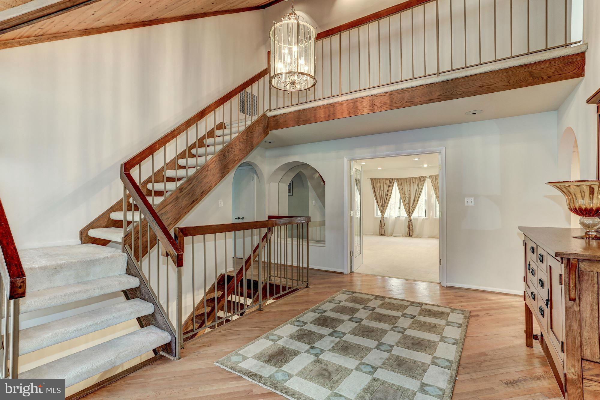 7315 Hooking Road McLean, VA 22101 - Photo 4 of 30 Foyer