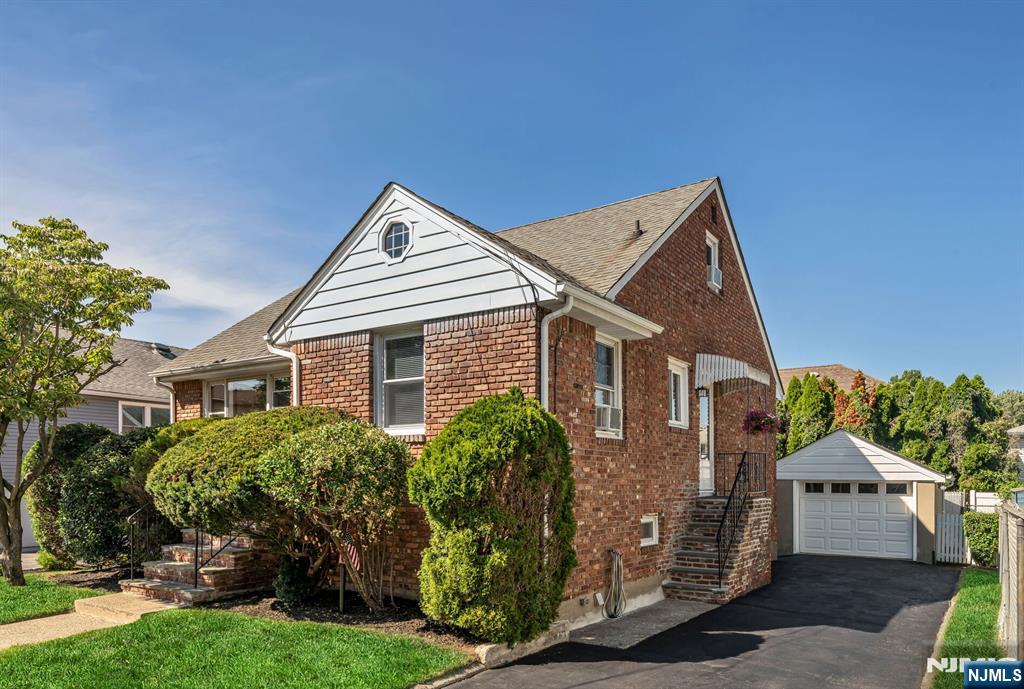 76 Coney Road Little Falls, NJ 07424 - Photo 2 of 37