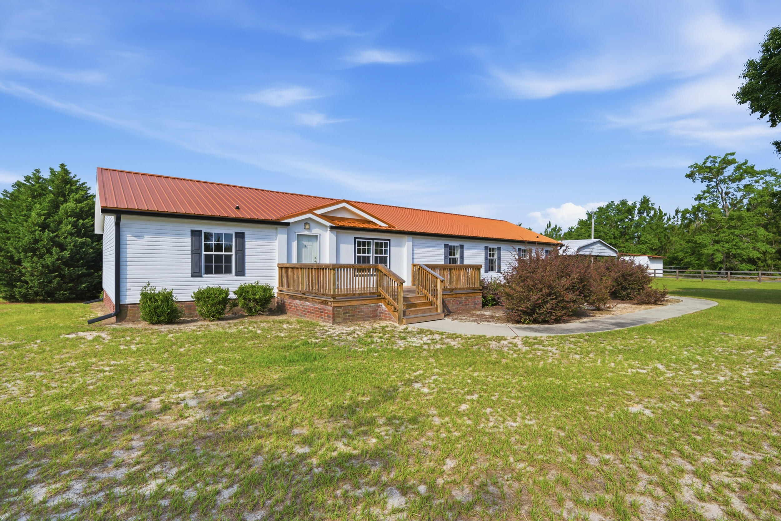 685 Centerwood Road Williston, SC 29853 - Photo 2 of 42