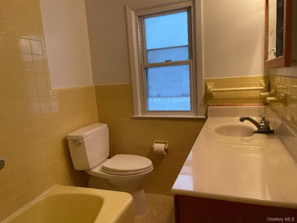 $4,850 | 46 Illinois Avenue, Unit DUPLEX, Long Beach, NY 11561