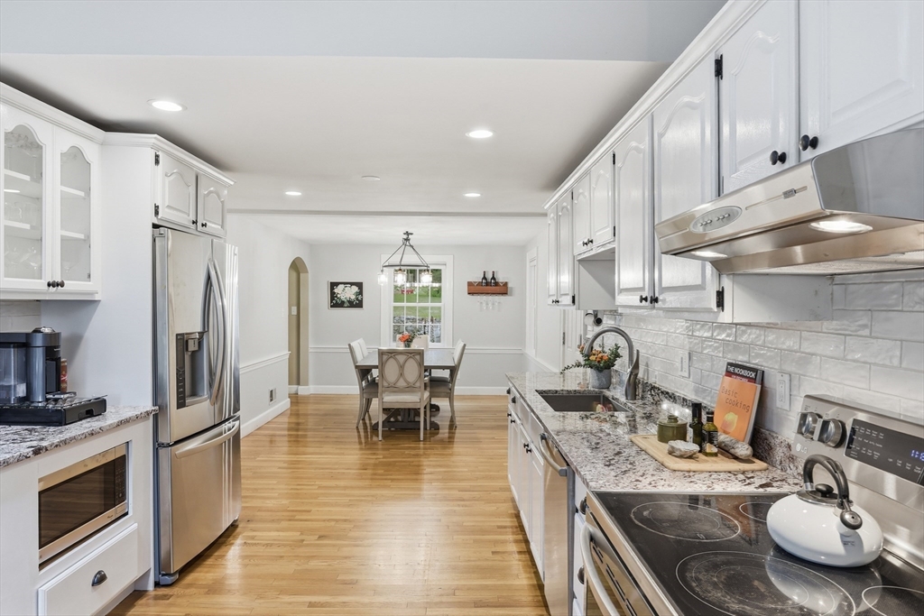 377 Pearl Street Reading, MA 01867 - Photo 7 of 16